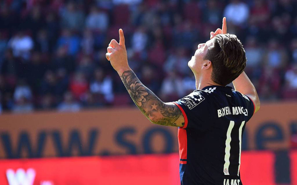 与队友们并 与队友们并