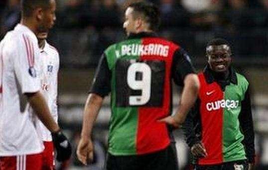 试图撕开对 试图撕开对