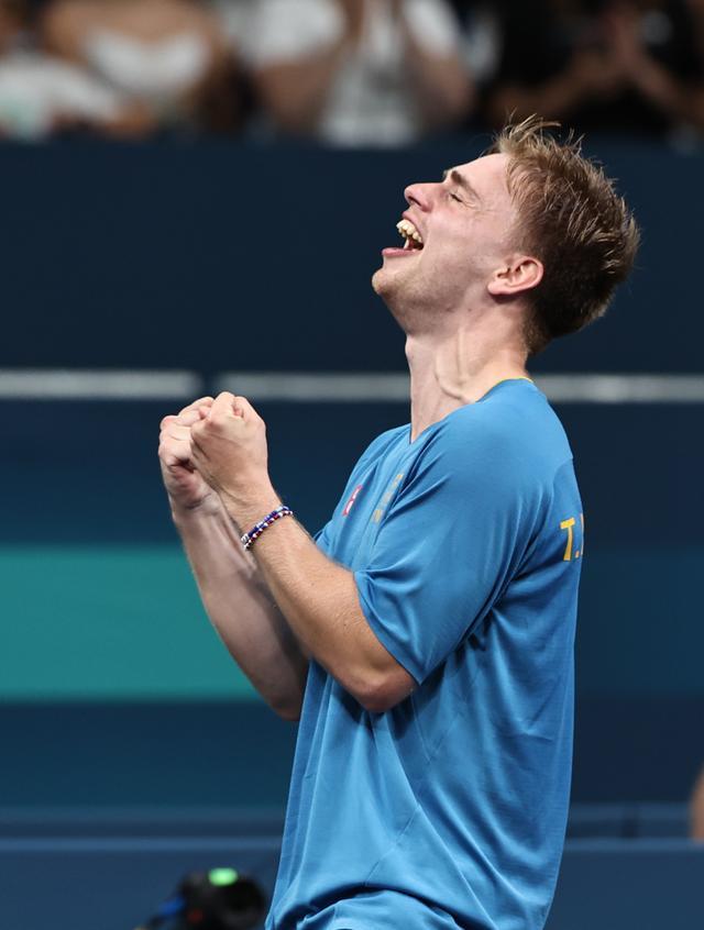 应在两点加 应在两点加